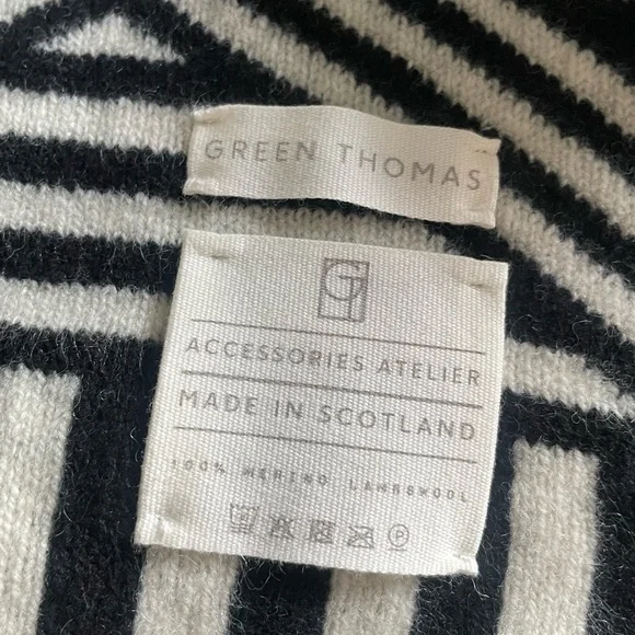 Green Thomas Merino Lambswool Scarf 🧣🤍 - Picture 11 of 11
